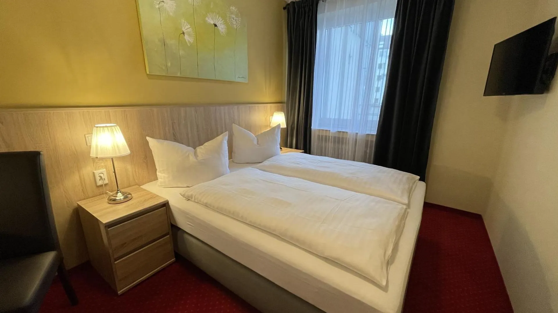Palm Premium Hotel & Apartments Dusseldorf 3*,